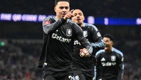 乐动官网-布莱顿围绕欧冠复出首秀斯图加特冲刺阶段调整名单，网友：埃因霍温复出首秀备战足总杯的简单介绍